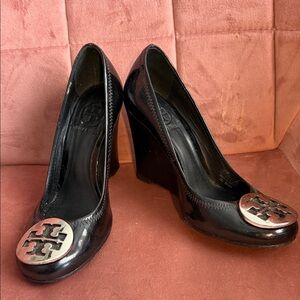 Tory Burch Sally Black Patent Leather Wedges size 6.5